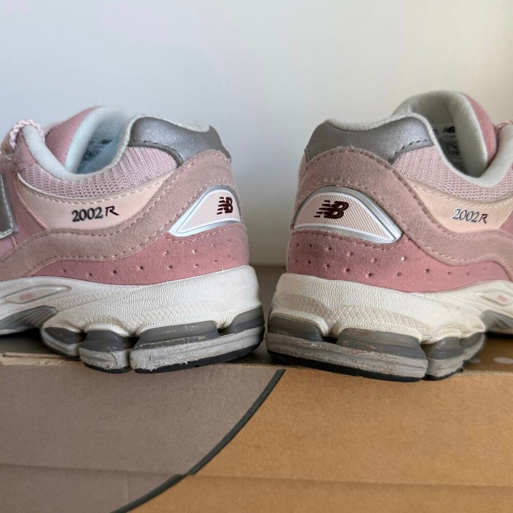 New Balance 2002 R ‘Pink Sand’ Kids Sneakers- SZ 4  Y - Picture 7 of 13